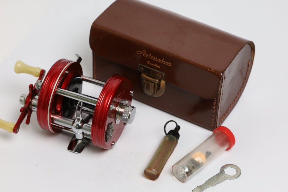 ★アブガルシア　アンバサダー5000　ビンテージ　リール 　レッド Abu Garcia（アブガルシア） オールドアブABU ambassadeur 5000AL4.7